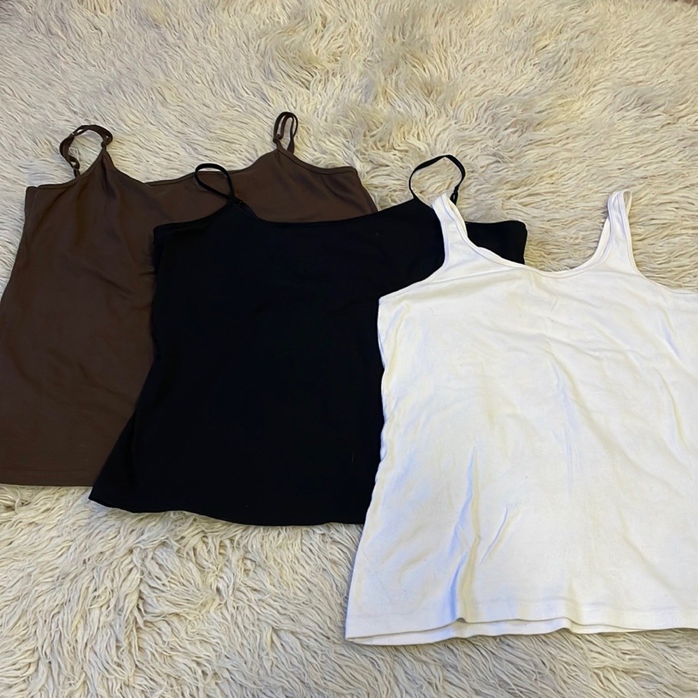 Women's Camis: Brown, Black, Tan, White. Selling as a set 4 $15 2x